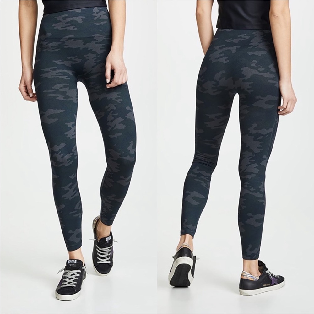 Spanx | Look At Me Now Seamless Leggings in Black Camo M